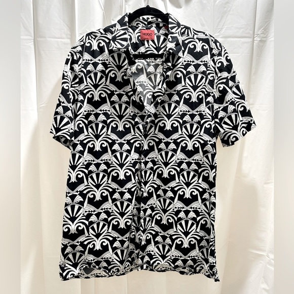 HUGO Geometric Print Short Sleeved Shirt Black - Picture 5 of 5